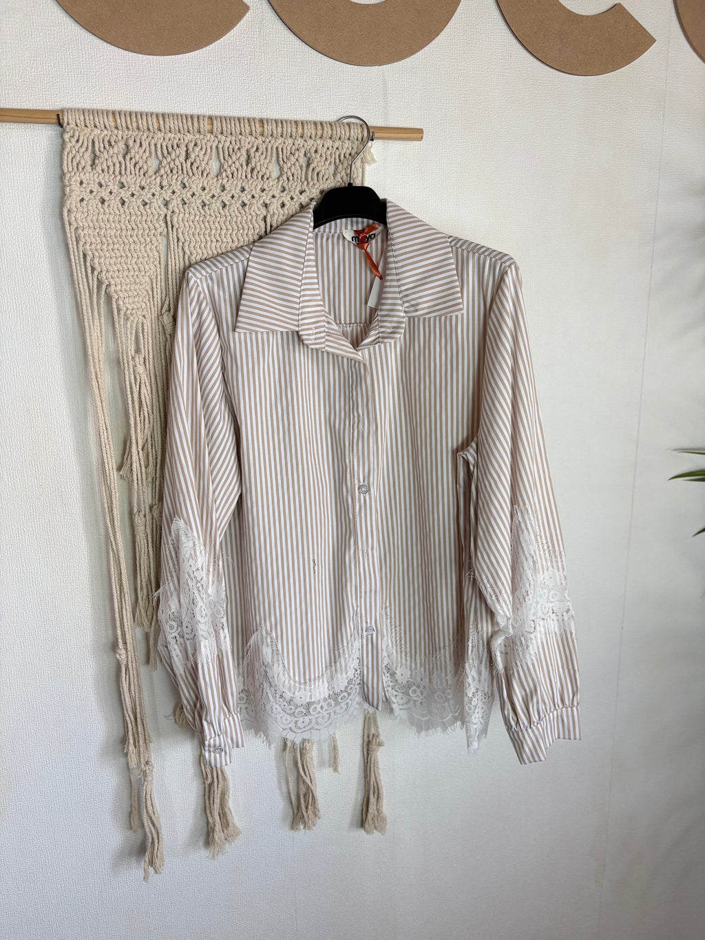 Camicia a righe con pizzo