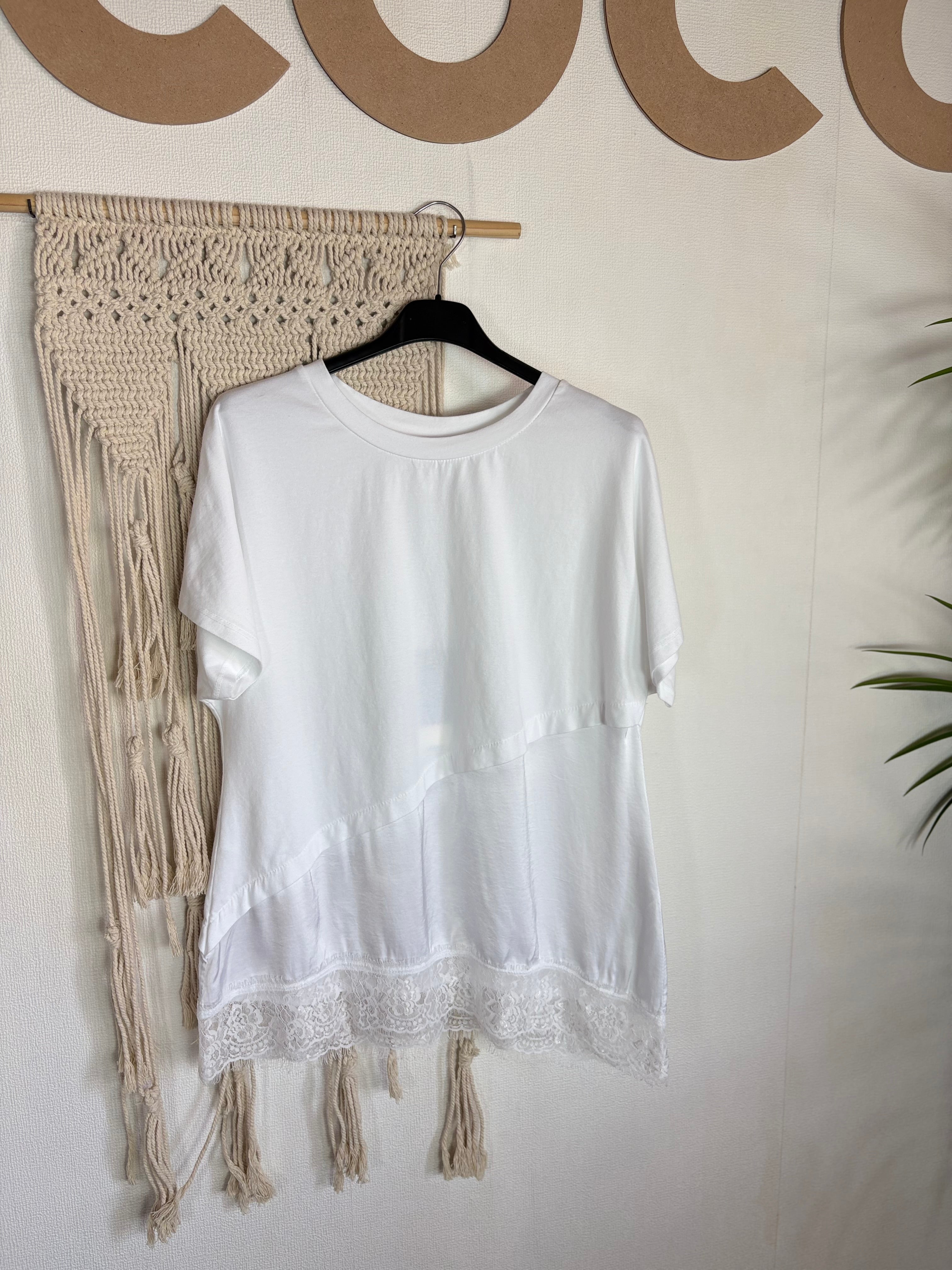 T-shirt con raso e pizzo